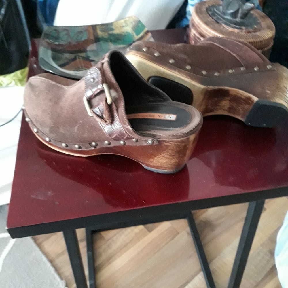 Clogs - Picture 2 of 3